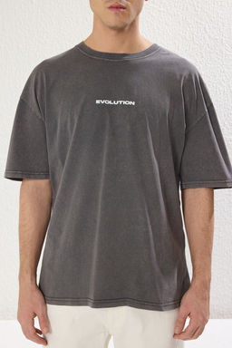 Trendyolmilla Man Antrasit Unisex Oversize/Genis Kesim Soluk Efekt Kelebek Bask?l? %100 Pamuk T-Shirt TMNSS25TS00013  фото 4