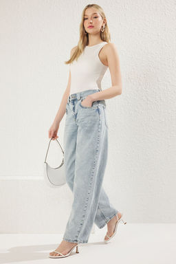 TRENDYOLMILLA Ac?k Mavi Normal Bel Skater Jeans TWOSS25JE00156