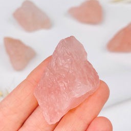 Кристалл из необработанного Розового кварца - Радуга самоцветов фото 2