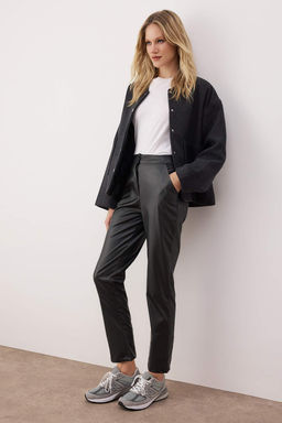 TRENDYOLMILLA Siyah Cigarette Dokuma Suni Deri Pantolon TWOAW22PL0290  фото 10