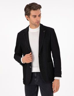 Черная зауженная куртка