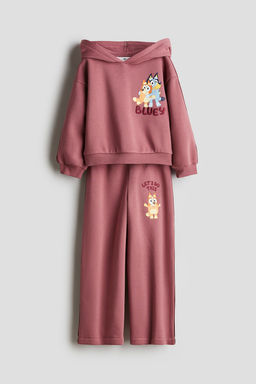 Conjunto de sudadera con capucha y joggers
