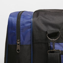 Сумка дорожная на молнии, 3 наружных кармана, длинный ремень, цвет чёрный/синий