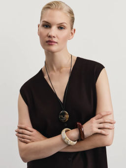 Жилет из вискозы с V-образным вырезом / Zarina фото 3