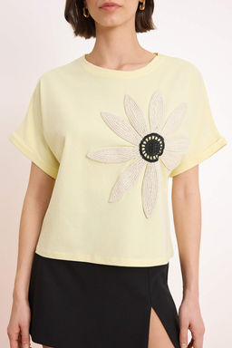 Ac?k Sar? Cicek Nak?sl? Regular/Normal Kal?p Orme T-Shirt TWOSS26TS00222 - Trendyolmilla фото 3