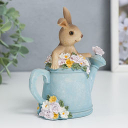 Фигурка полистоун «Крольчонок в леечкой с цветами», 13×6.5×11.5 см