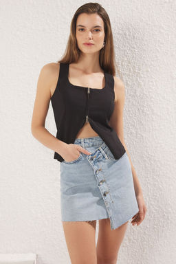 TRENDYOLMILLA Ac?k Mavi Kruvaze Mini Denim Etek TWOSS25ET00097