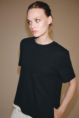 CAMISETA INTERLOCK BOLSILLO / Antracita oscuro