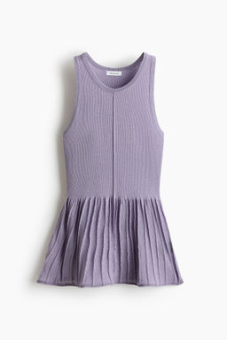 Top de punto con peplum