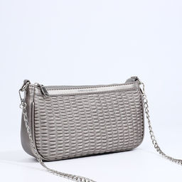 Сумка-багет на молнии, длинный ремень, цвет серебристый