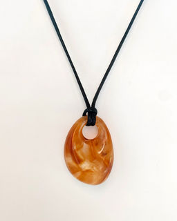 Кулон на шнурке