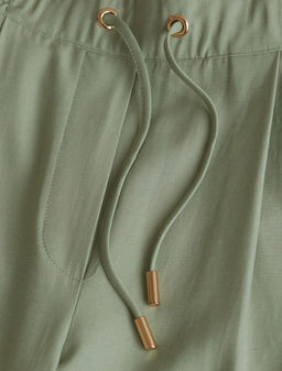 Брюки бананы с поясом на резинке из плотного лиоцелла