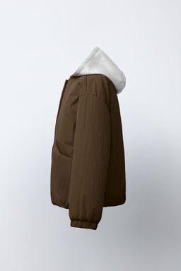 CAZADORA ACOLCHADA CAPUCHA FELPA / Marr?n