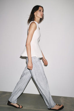 ZW COLLECTION TAPERED COATED MID-RISE JEANS - Zara фото 5