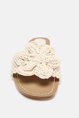CROCHET BOW FLAT SANDALS