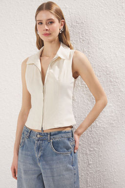 TRENDYOLMILLA Siyah Ceket Yaka Fitted Dokuma Yelek TWOSS25YE00064