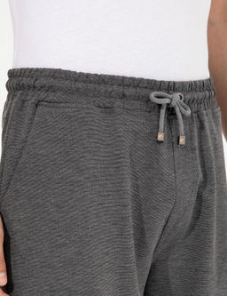 Серые меланжевые трикотажные шорты комфортного кроя