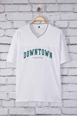 Ekru Oversize/Geni_ Kesim Downtown Bask_l_ V Yaka Forma T-Shirt TMNSS25TS00123