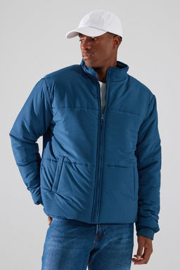 TRENDYOL MAN Koyu Yesil Regular Fit Cepli Ruzgara ve Suya Dayan?kl? Sisme Mont TMNAW22MO0091 - Trendyolmilla фото 3