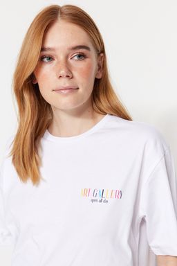 TRENDYOLMILLA Beyaz %100 Pamuk On ve Arka Bask?l? Boyfriend Fit Bisiklet Yaka Orme T-Shirt TWOSS23TS00057  фото 7