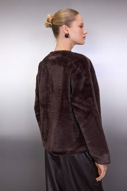 Kahverengi Oversize Kal?p Baglama Detayl? Pelus Ceket Mont TWOAW26MO00055
