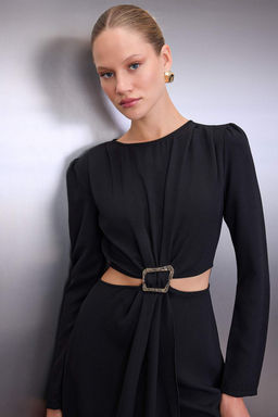 Siyah Cut out ve Aksesuar Detayl? Anvelop Etekli Midi Dokuma Elbise TWOAW26EL00179 - Trendyolmilla фото 2