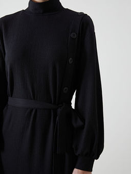 Dik Yaka Dokulu Elbise