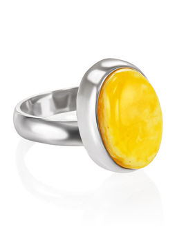 Кольцо из крупного медового янтаря Глянец