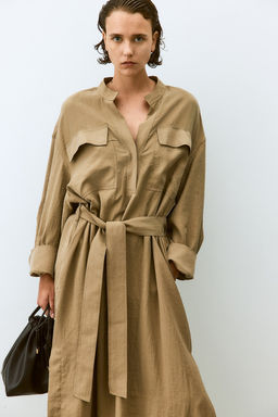 Vestido cargo con cinturon de anudar