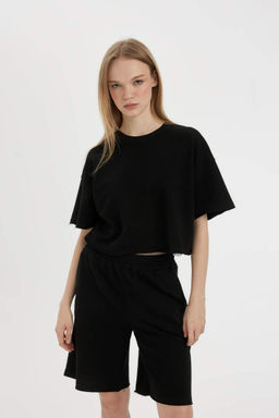 Классная базовая футболка свободного кроя из плотной ткани с короткими рукавами