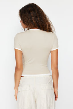 TRENDYOLMILLA Siyah Viskoz/Yumusak Kumasl? Renk Bloklu Vucuda Oturan Esnek Orme T-Shirt TWOSS24TS00063  фото 21