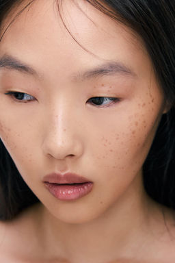 TINTED MOISTURISER WITH SPF 50 - Zara фото 3