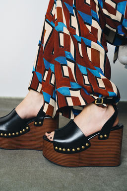 LEATHER WEDGE SANDALS WITH STUDS - Zara фото 13