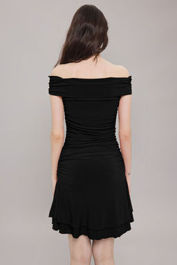 Siyah Carmen Yaka Vucuda Oturan Etegi F?rf?rl? Mini Esnek Orme Elbise TWOSS25EL00225 - Trendyolmilla фото 4