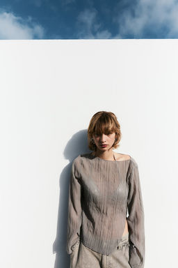 Top efecto arrugado con detalles sobrehilados - H&m фото 3