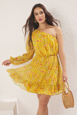 Sar? Cicekli Etegi Belden Ac?lan Tek Kol Sifon Ucus Ucus Dokuma Mini Elbise TWOSS25EL00442