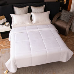 Одеяло Soft Moon Всесезонное SM001 красный кант 150*210 см 150*210