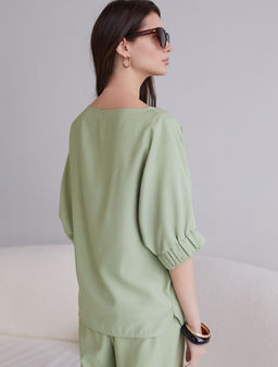 Свободная блузка с вырезом лодочка из плотного лиоцелла