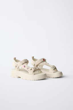 SANDALIA T?CNICA CHARMS / Blanco Crudo