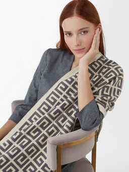 в составе ШЕРСТЬ и КАШЕМИР  Большой, мягкий, теплый двусторонний палантин с принтом. - Tantino фото 3