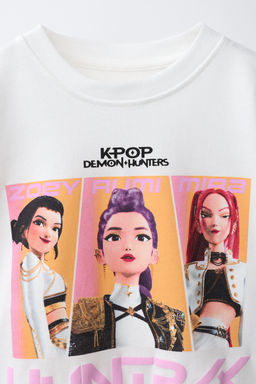 CAMISETA CAMISETA ESTAMPADO KPOP DEMON HUNTERS NETFLIX  / Blanco roto - Zara фото 4