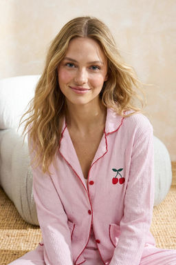 Pembe Kiraz Nak?sl? Cepli Baby Overloklu Burumcuk Dokulu Orme Pijama Tak?m? THMSS26PT00018 - Trendyolmilla фото 8