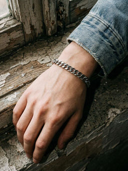 Браслет из стали