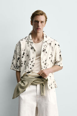 CAMISA RELAXED FIT ESTAMPADO FLORAL / Blanco roto