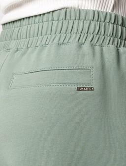 D48.010 Шорты женские св.оливковый