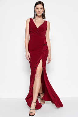 TRENDYOLMILLA Bordo Vucuda Oturan Astarl? Volanl? Orme Uzun S?k Abiye Elbise TPRSS19UT0026