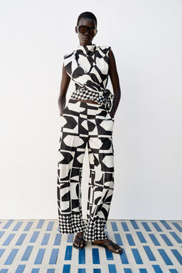 TOP HOMBRERAS ESTAMPADO GEOM?TRICO / Crudo / Negro