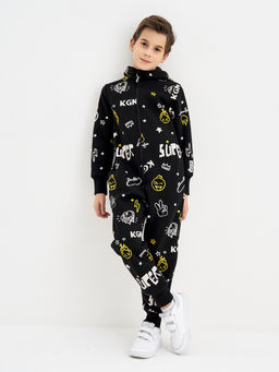 Черный комбинезон для мальчика с принтом