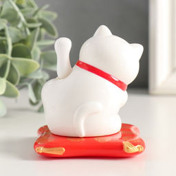 Маятник настольный антистресс «Манэки-нэко белый на подушке», пластик, от солнечной батареи, 6.5×7.5×7 см