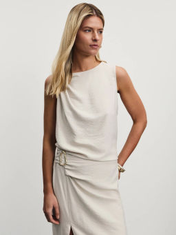 Блузка-топ с декоративной брошью из вискозы / Zarina  фото 7